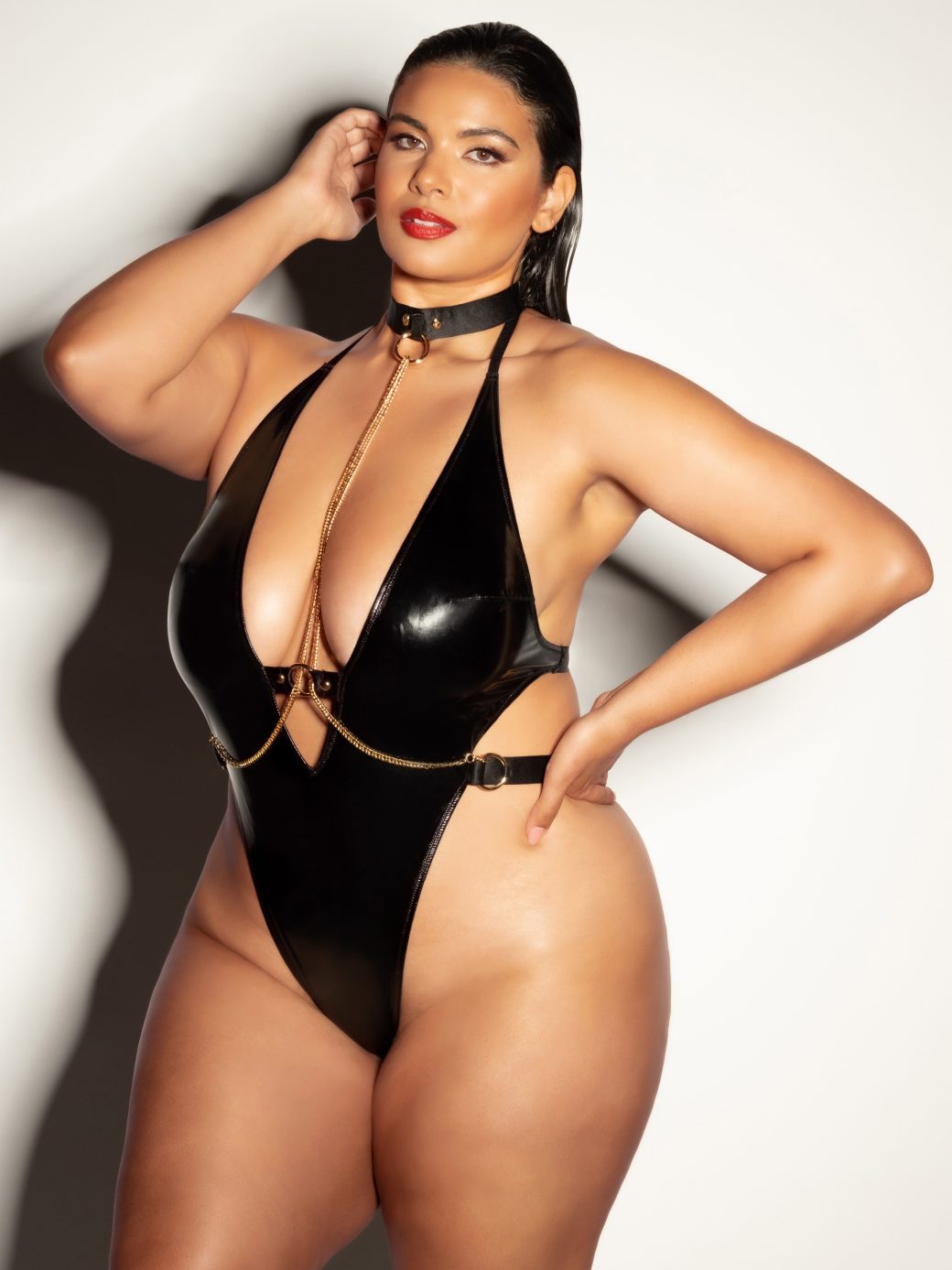 Cheri Black Seductive Vinyl Teddy with Cuffs - Image 4